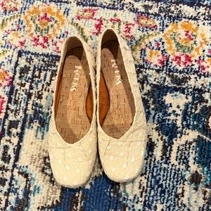 Korks Eyelet Floral Women's Flats